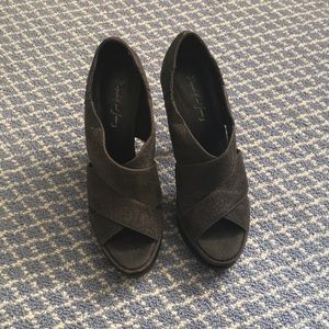 Elizabeth and James leather heels